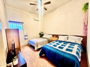 Departamento centrico, 2 habitaciones , 4 camas matrimoniales, 1 bano completo, 1 estacionamiento